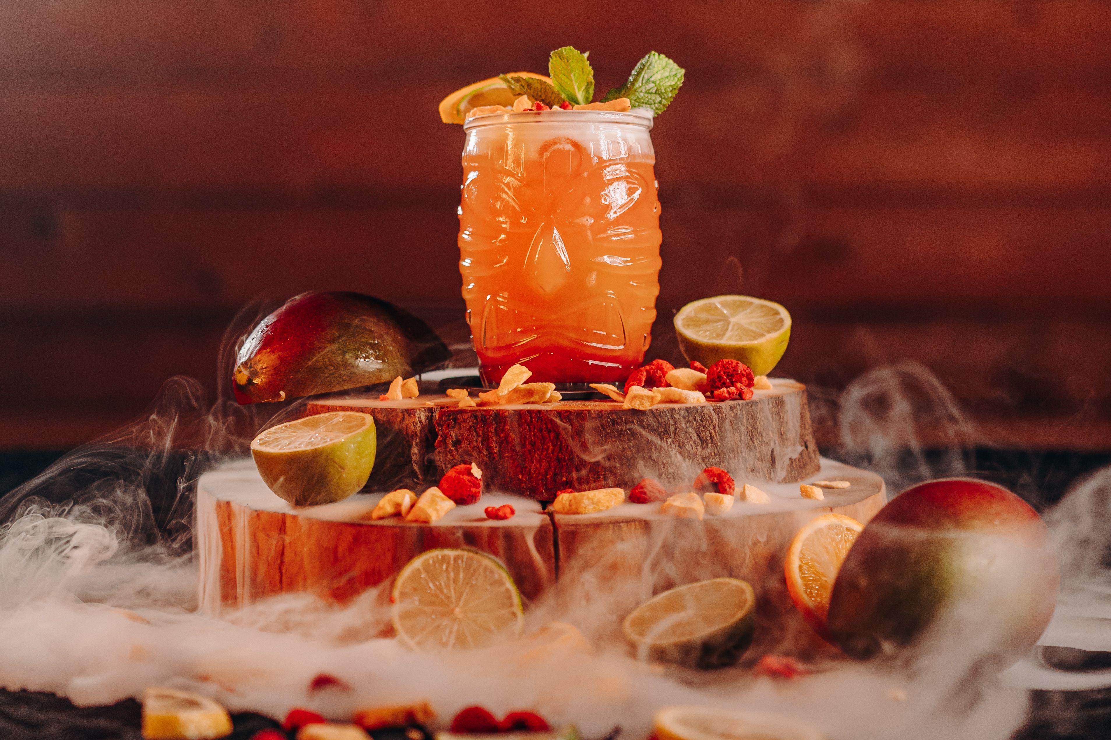 Signature drink Tiki z nabídky Uhelna